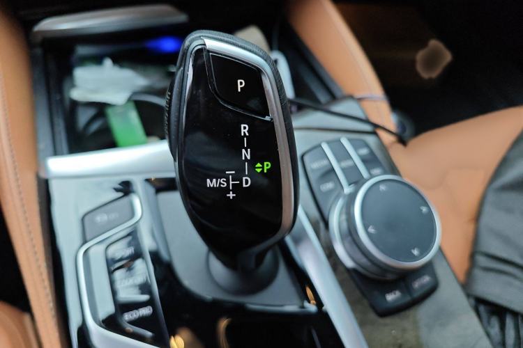 Used BMW 5 Series 2019 Facelifted 530Li Leading Edition M Sport Package