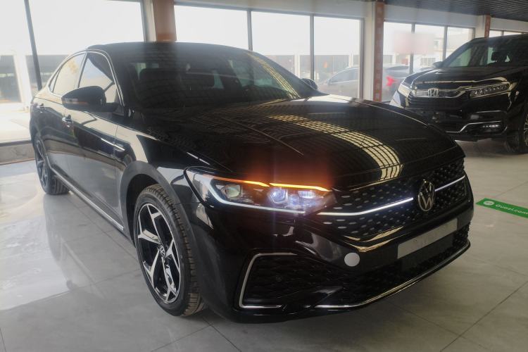 Used Volkswagen Passat 2024 380TSI Starry Luxury Edition
