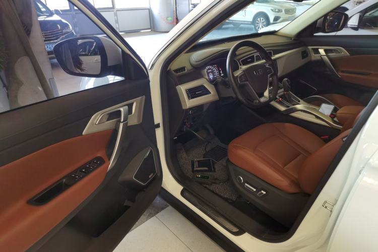 Used Geely Auto Emgrand X7 Sport 2018 1.8TD Automatic Two-Wheel Drive ZhiZun Model with 4G Connectivity
