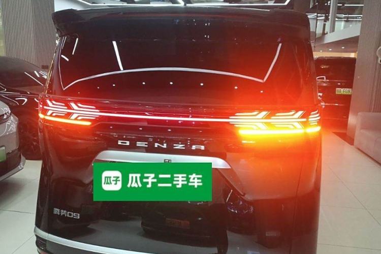 Used Denza D9 2022 DM-i 1040 Prestige Model
