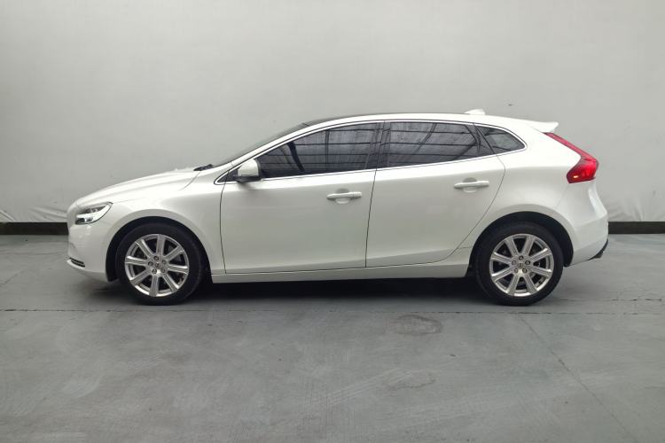 Used Volvo V40 2018 T3 Zhiya Edition
