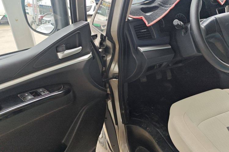 Used FORTHING Lingzhi 2022 M5L 1.6L Utility Model 7 Seats
