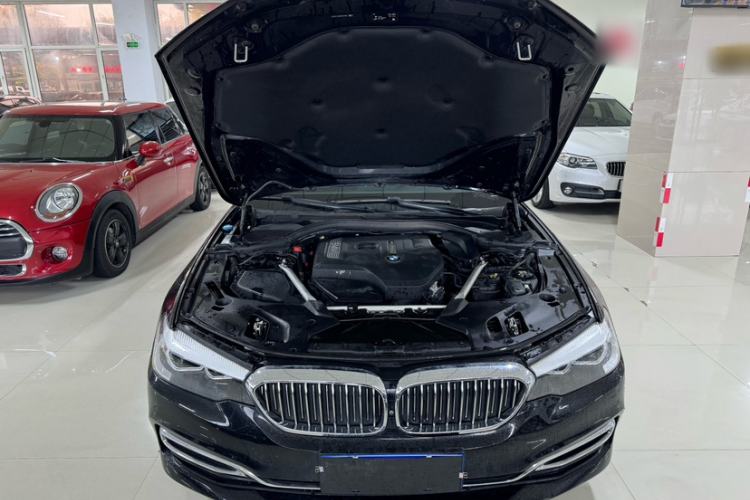 Used BMW 5 Series 2019 Facelifted 525Li Luxury Package
