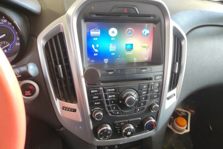 Used JMC Yusheng S350 2014 2.4T Automatic 2WD Diesel Luxury Version with Sunroof 5 Seats
