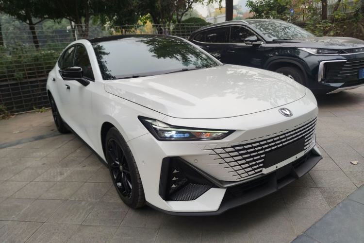 Used Changan UNI-V 2022 1.5T Smart Navigation Version
