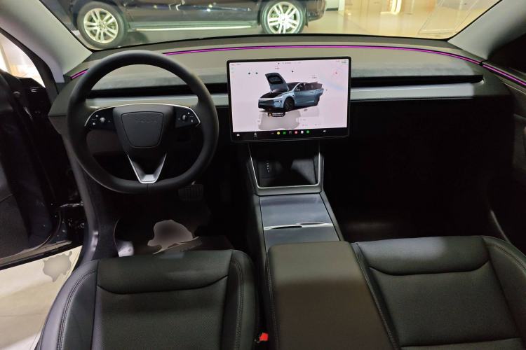 Used Tesla Model Y 2025 Long-Range All-Wheel-Drive Version
