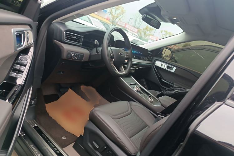 Used Ford Explorer 2024 2.3T EcoBoost Four-Wheel Drive Titanium Edition 6 Seats