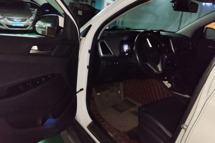 Used Hyundai Tucson 2015 1.6T Dual-Clutch Two-Wheel-Drive Leading Model
