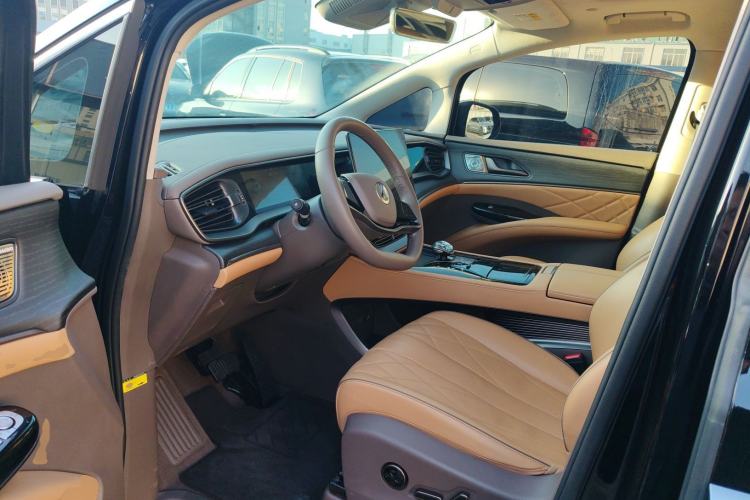 Used Denza D9 2022 DM-i 970 Four-Wheel Drive Flagship Model
