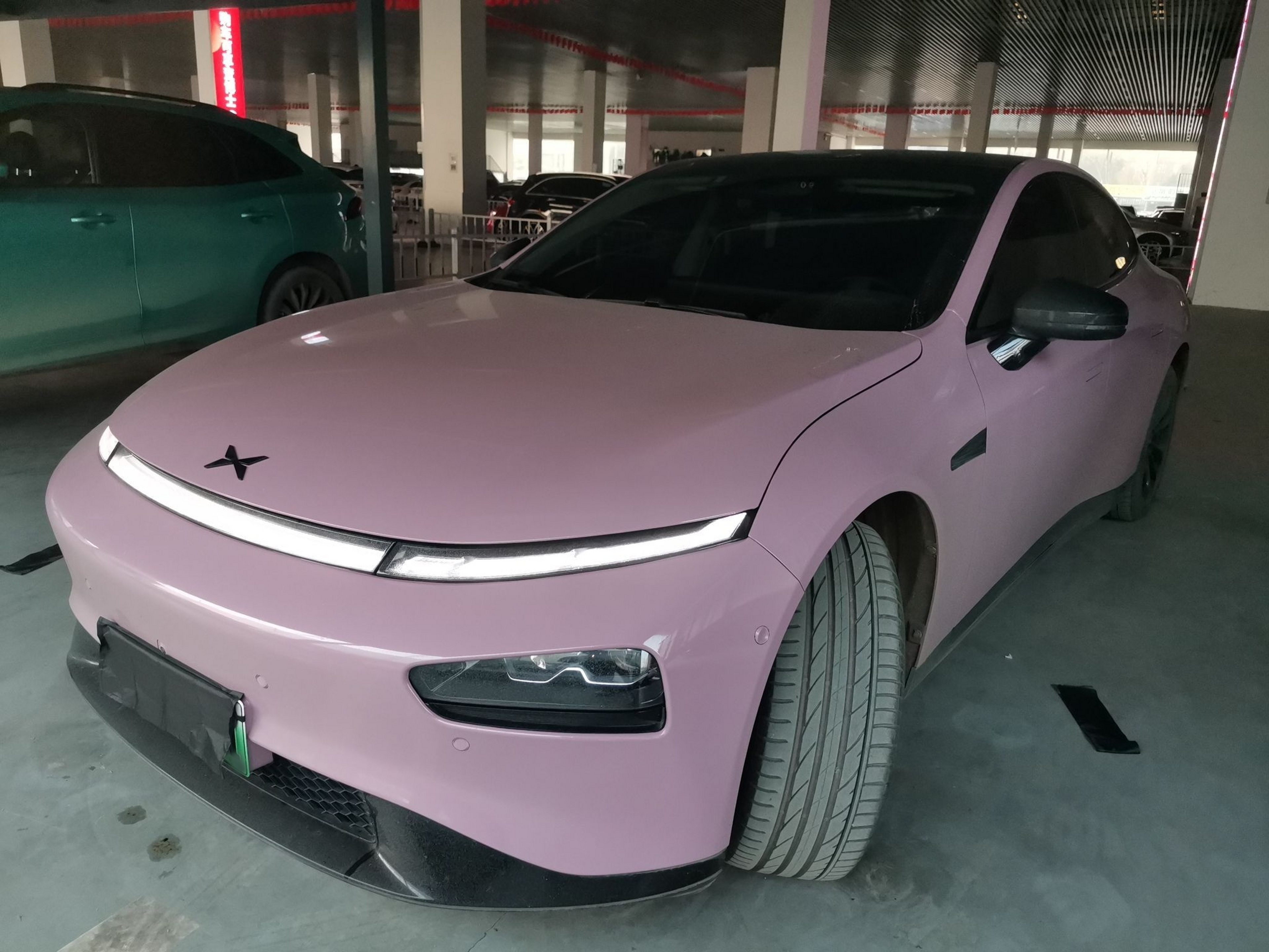 Под передней частью автомобиля