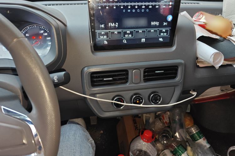 Used Wuling Yangguang 2024 300km Comfort-Grade Passenger Van 60kW