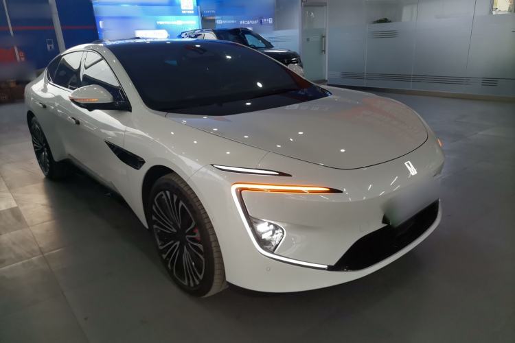 Used  12 2025 Ultra Extended-Range Edition
