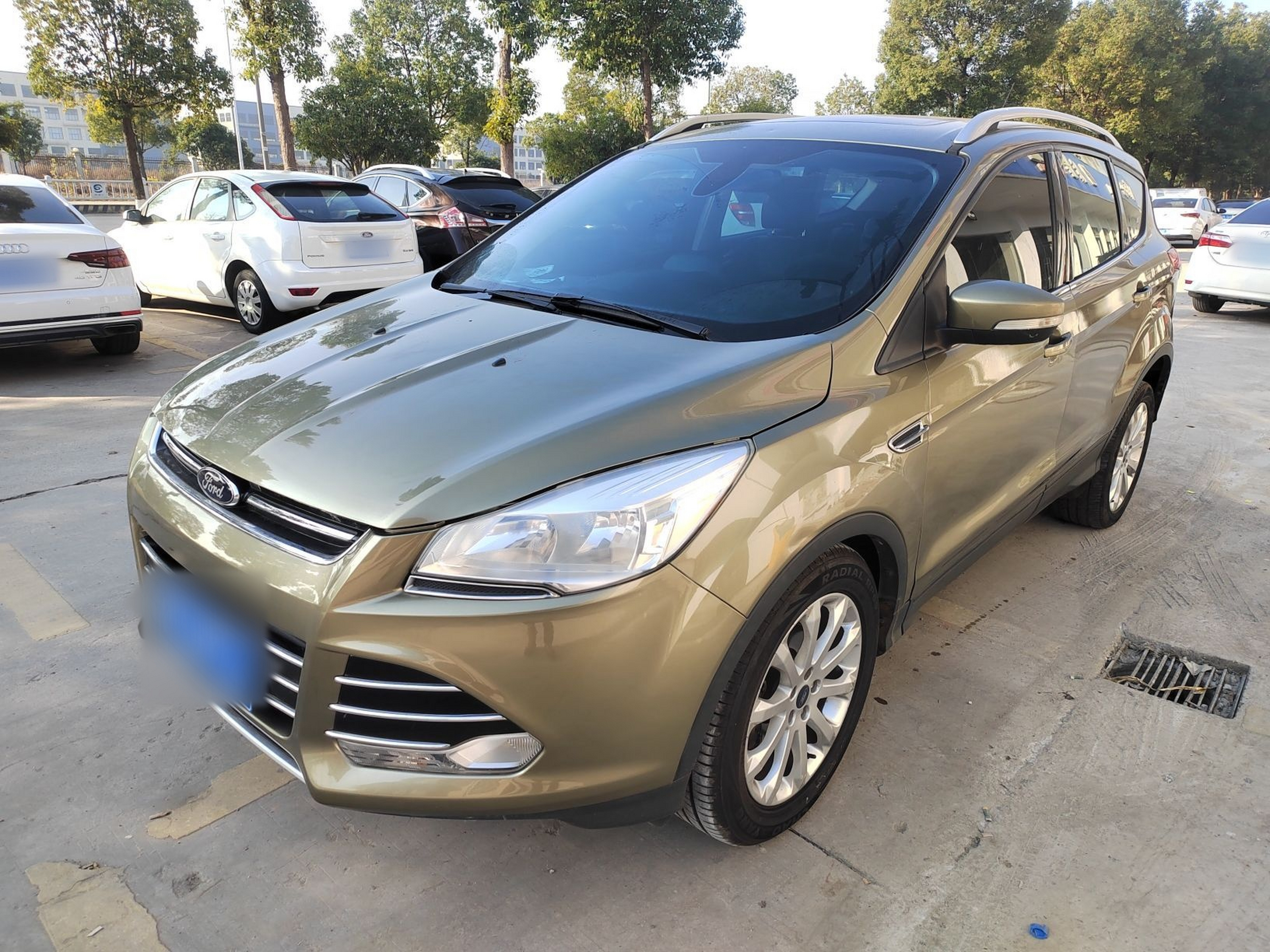 Под передней частью автомобиля