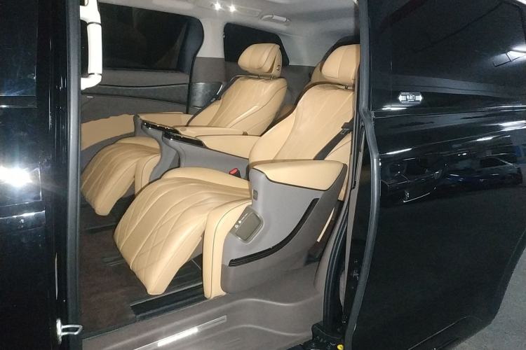 Used Denza D9 2022 DM-i 1040 Prestige Model