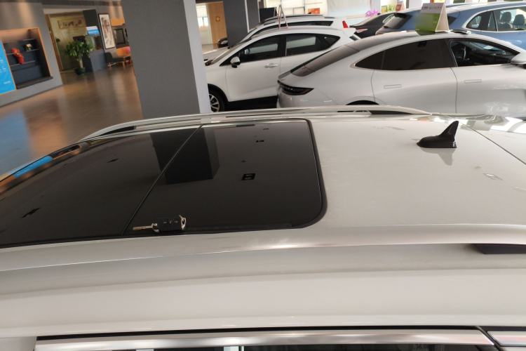 Used Volkswagen T-ROC 2025 300TSI DSG Two-Wheel Drive Chen Guang Edition
