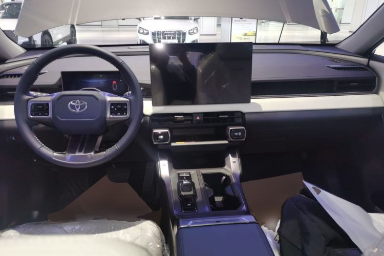 Used Toyota RAV4 2026 Model Dual-Engine 2.0L Two-Wheel Drive Luxury Edition