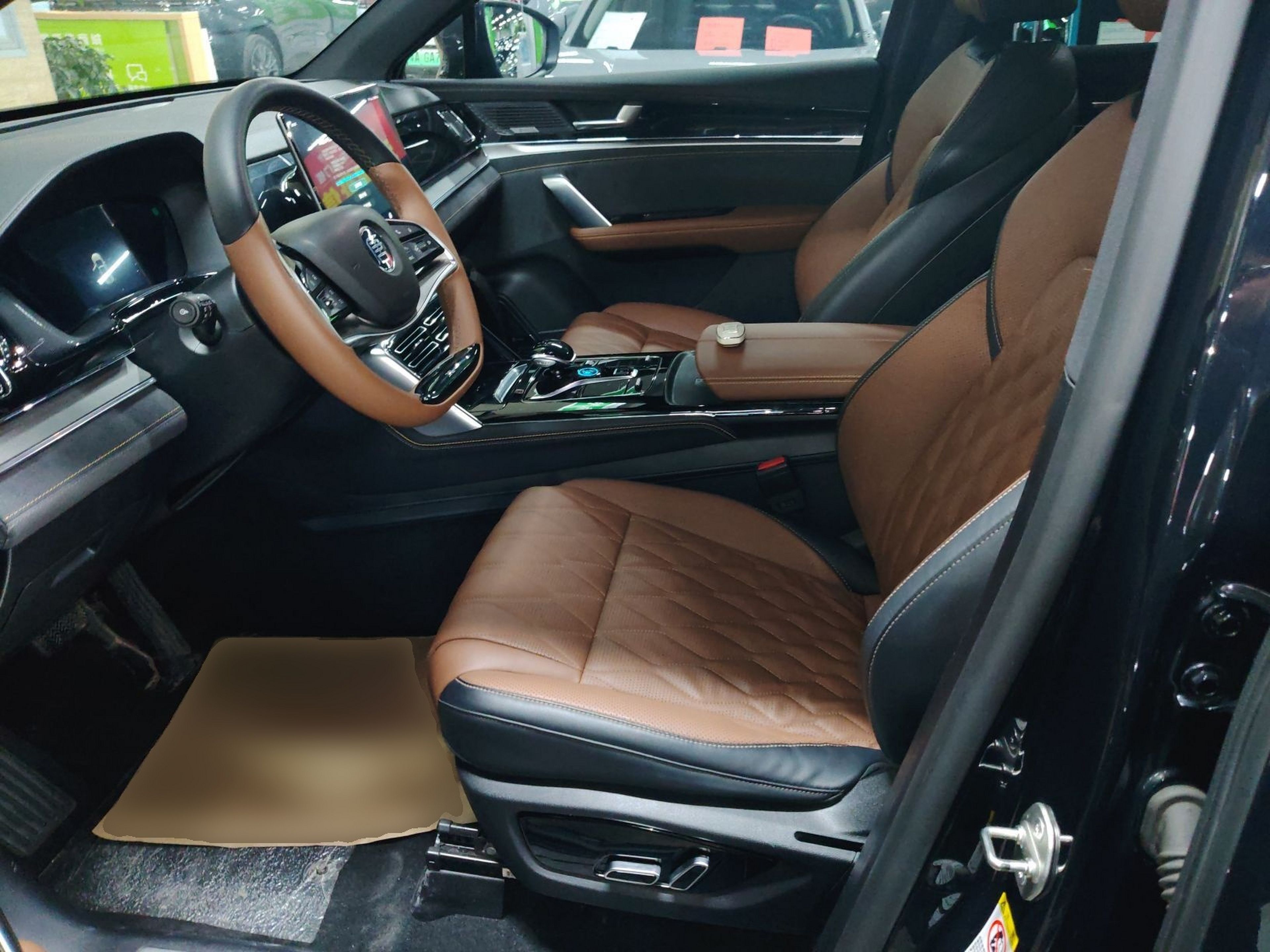 المقاعد الأمامية داخل السيارة