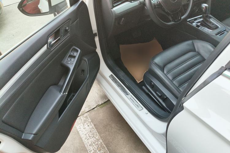 Used Volkswagen Lamando 2017 280TSI DSG Luxury Edition
