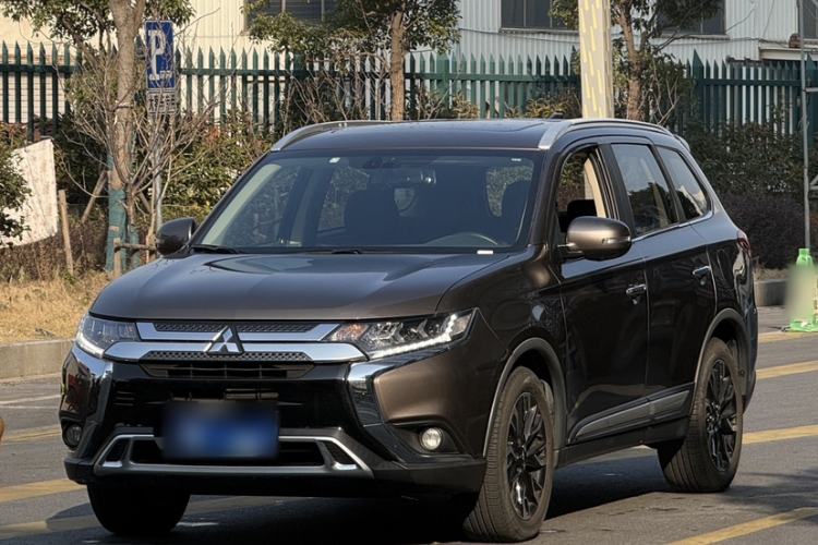 Used Mitsubishi Outlander 2019 2.4L 4x4 Zhi Xiang Edition 7 Seats China VI Standard

