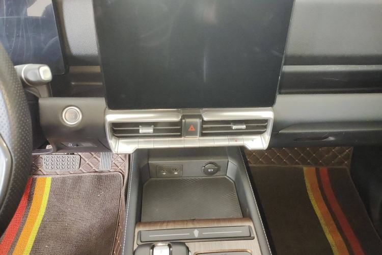 Used JMC DaDao 2023 Chasing Light 2.3T Diesel Automatic 4x4 Standard-Wheel Enjoyment Model
