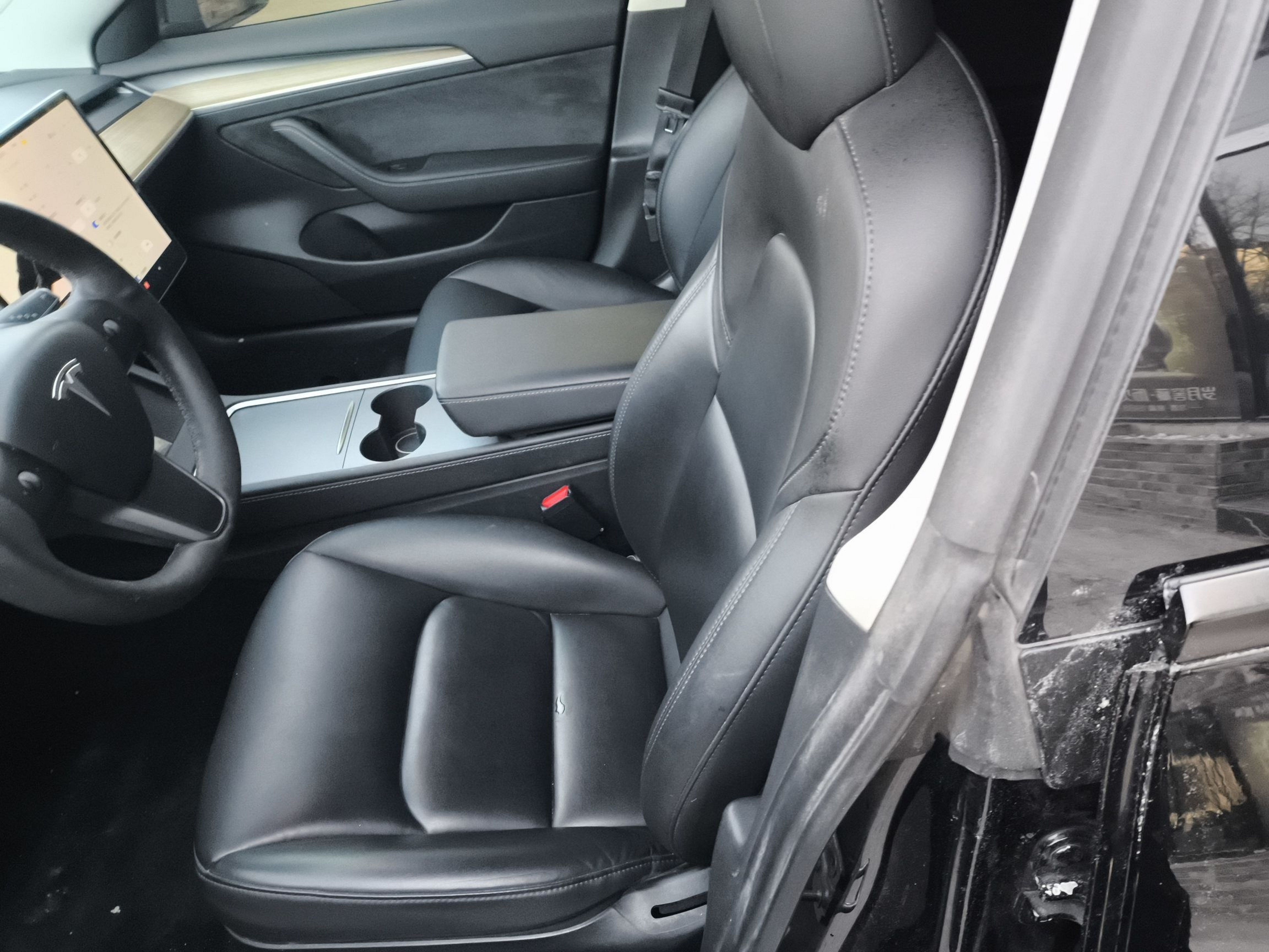 Переднее сиденье в автомобиле