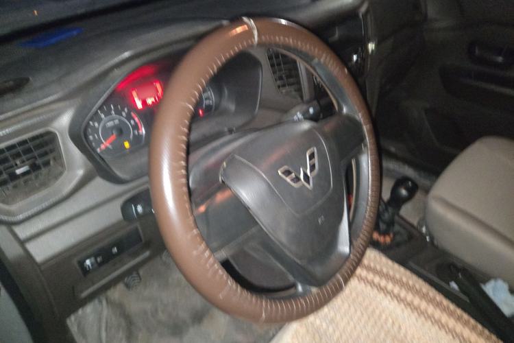 Used Wuling Hongguang V 2019 1.5L Base Version China VI LAR
