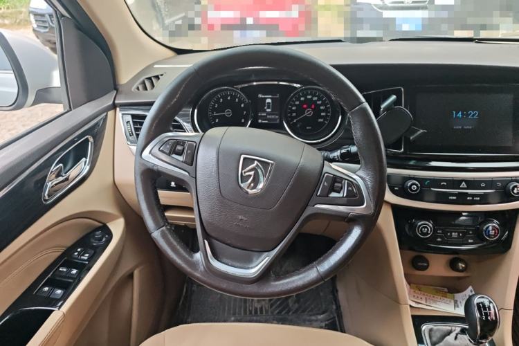 Used Baojun 730 2014 1.5L manual luxury trim 7 seats
