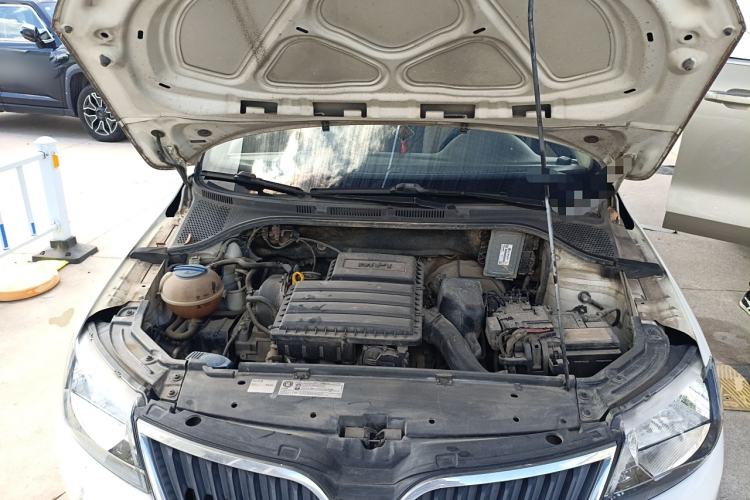 Used Skoda Rapid 2015 1.6L Manual Smart Selection Model
