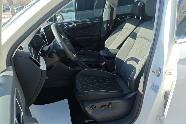 Used Volkswagen Tiguan L 2025 Model, Outstanding Version, 300TSI Automatic Two-Wheel Drive Longteng Edition