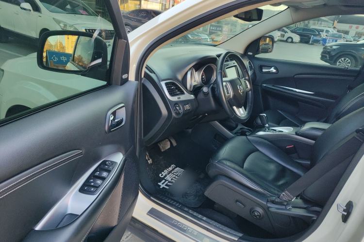 Used Dodge Journey 2013 2.4L Two-Wheel Drive Luxury Version
