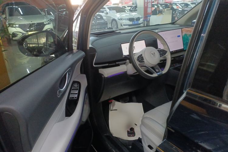 Used VOYAH Dream 2025 PHEV Four-Wheel Drive Prestige Kunpeng Edition
