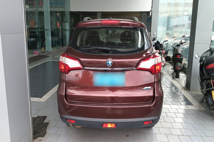 Used Venucia T70 2015 2.0L CVT Smart Choice Edition
