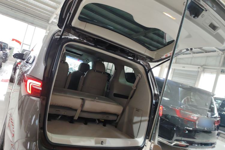 Used Buick GL8 2023 Land Executive Class 652T Luxury Model
