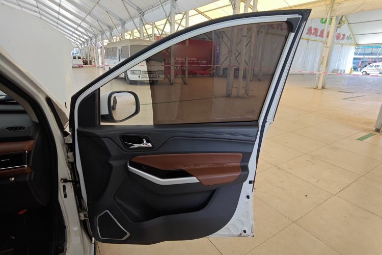 Used  M70 2017 1.5L manual luxury cabin
