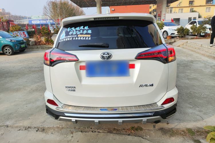 Used Toyota RAV4 2016 2.0L CVT Two-Wheel Drive Fashion Edition China V Standard
