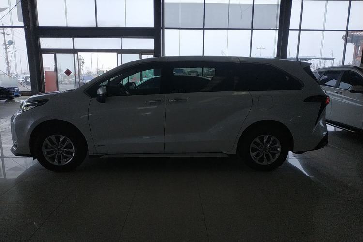 Used Toyota Granvia 2024 2.5L Hybrid Comfort Edition
