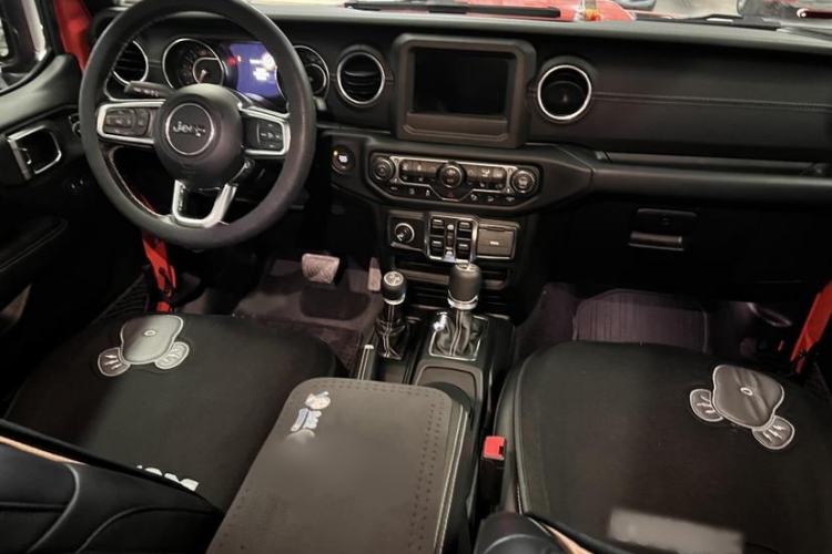 Used  Wrangler 2019 2.0T Sahara Four-Door Version China VI Emission Standard