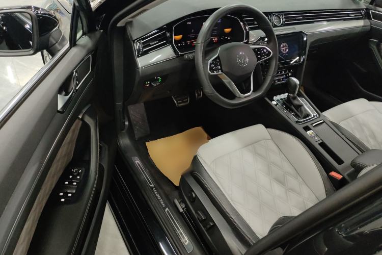 Used Volkswagen Magotan 2023 2 Million Units Limited Edition 330TSI DSG Leading Version
