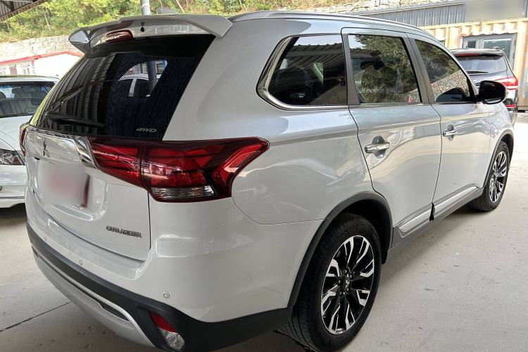 Used Mitsubishi Outlander 2020 2.4L 4x4 Zhi Xiang Edition 5 Seats
