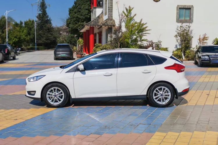 Used Ford Focus 2018 Hatchback Classic 1.6L Automatic Trendy SmartDrive Edition
