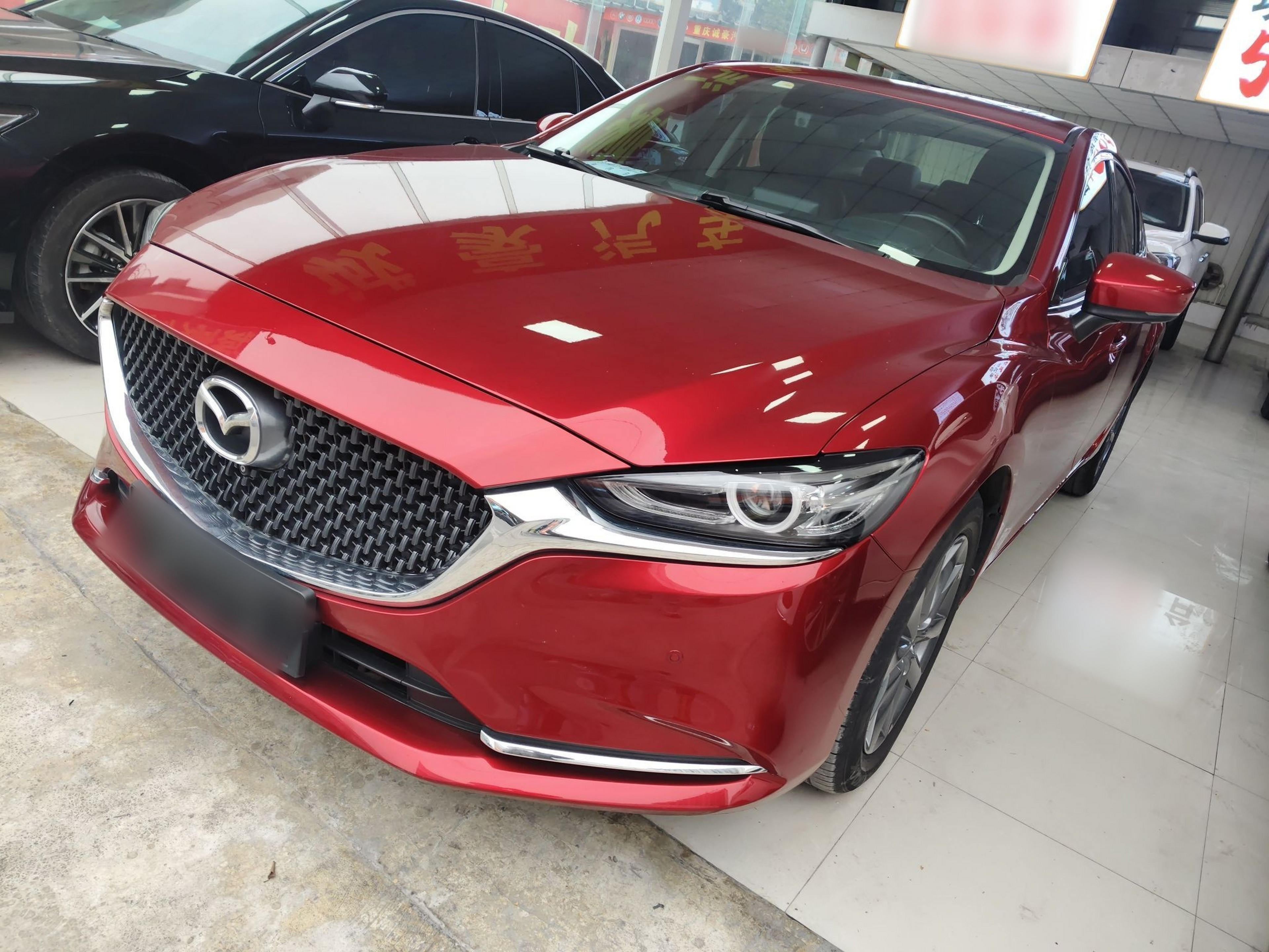 تحت مقدمة السيارة