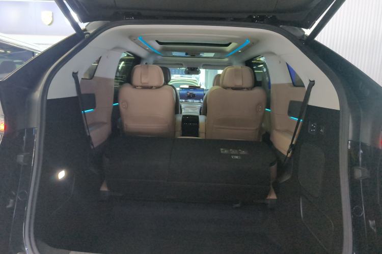 Used XPeng X9 2024 702 Ultra-Long Range Max
