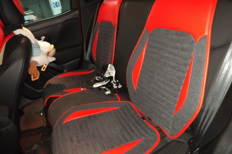 Used  Renegade 2019 220T Automatic Leading Edition
