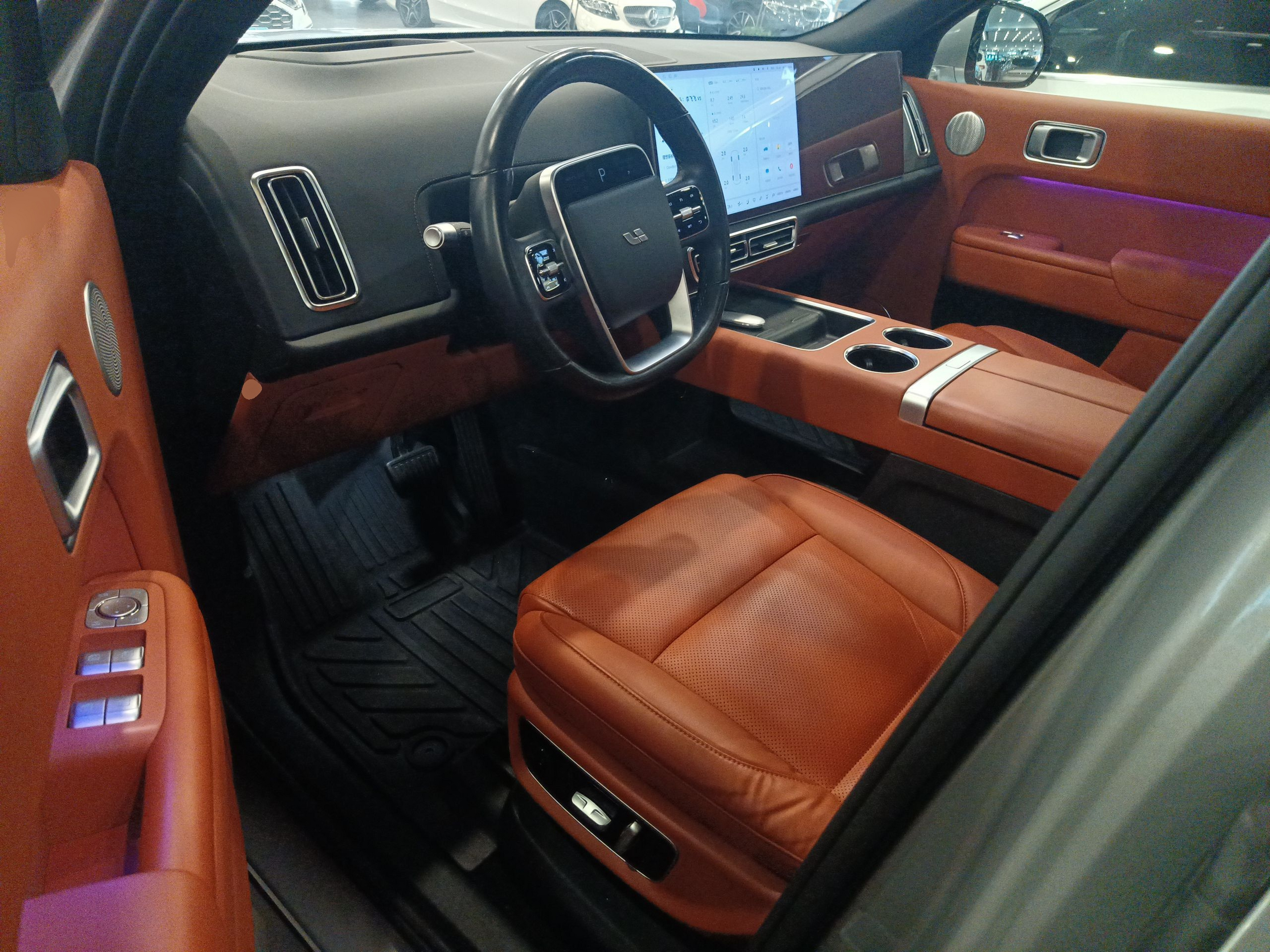 Переднее сиденье в автомобиле