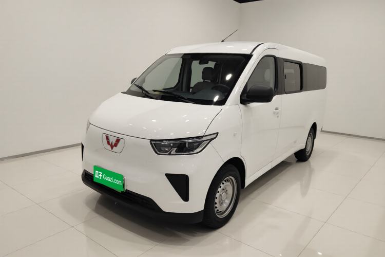 Used Wuling Yangguang 2024 300KM Comfort Version Passenger Van 75kW