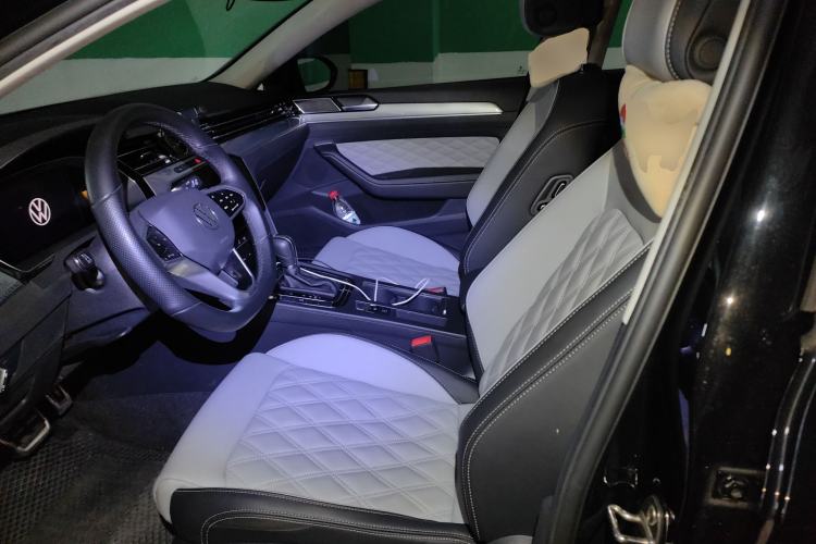 Used Volkswagen Magotan 2024 2 Million Units Zhongxiang Version 330TSI DSG Luxury Edition
