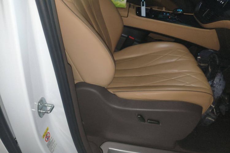 Used Denza D9 2022 DM-i 970 Four-Wheel Drive Flagship Model
