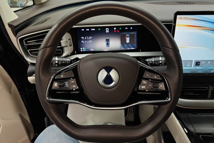 Used Denza D9 2025 DM-i Intelligent Drive 1020 Four-Wheel Drive Flagship Model