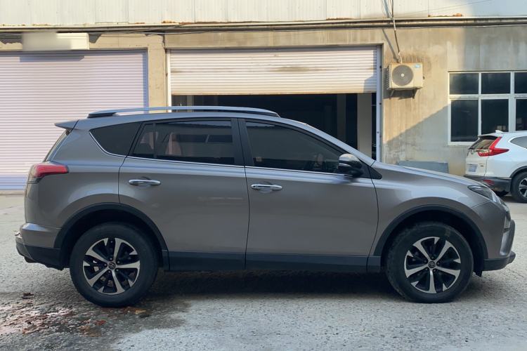 Used Toyota RAV4 2019 2.0L CVT Two-Wheel Drive Comfort Edition China VI Standard
