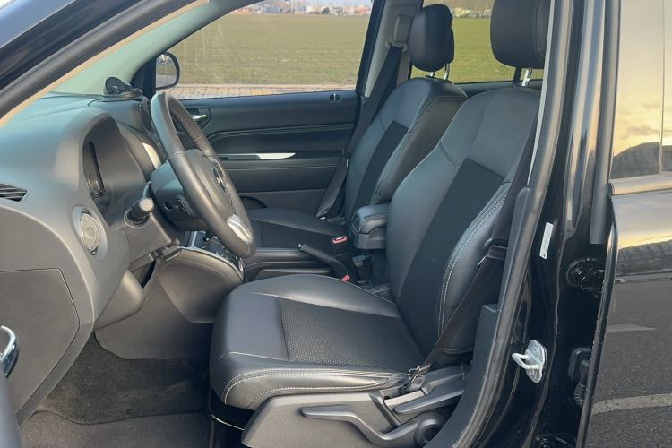 Used  Compass 2014 2.0L two-wheel drive urban version
